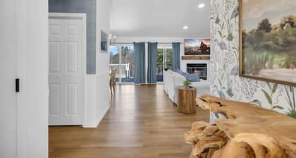 Family Getaway: 4BR + Game Room + Private Dock