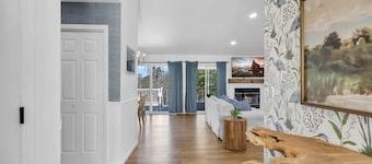 Family Getaway: 4BR + Game Room + Private Dock