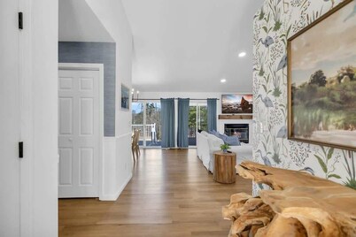 Family Getaway: 4BR + Game Room + Private Dock