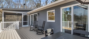 Family Getaway: 4BR + Game Room + Private Dock