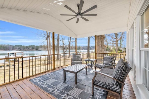 Lake Greenwood Splash & Stay