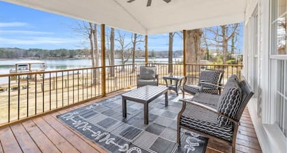 Lake Greenwood Splash & Stay