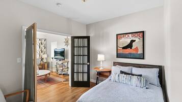 5 bedrooms, free WiFi, bed sheets