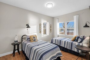 5 bedrooms, free WiFi, bed sheets - Private Dock & Game Rm: Lake Home w/ Fire Pit (Waterloo)