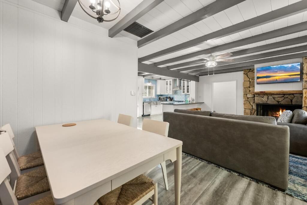 Hus – basic, terrasse, fjellutsikt | Spiseområde