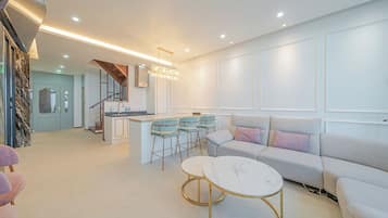 2 bedrooms, WiFi (free)
