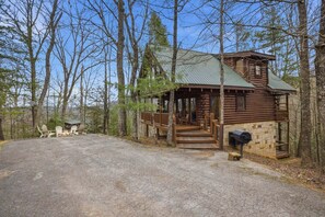 Exterior - Near Gatlinburg & Dollywood, Secluded, Hot Tub, Game Room, Bunk Room (Sevierville)