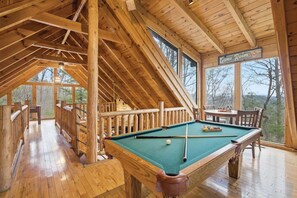 Games room - Near Gatlinburg & Dollywood, Secluded, Hot Tub, Game Room, Bunk Room (Sevierville)