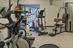 Fitness facility - Viewtopia - Luxury Smoky Mountain Cabin in Gatlinburg | Views, Hot Tub, Firepit & Game Loft (Gatlinburg)
