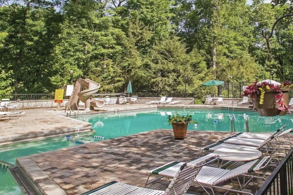 Pool - Viewtopia - Luxury Smoky Mountain Cabin in Gatlinburg | Views, Hot Tub, Firepit & Game Loft (Gatlinburg)