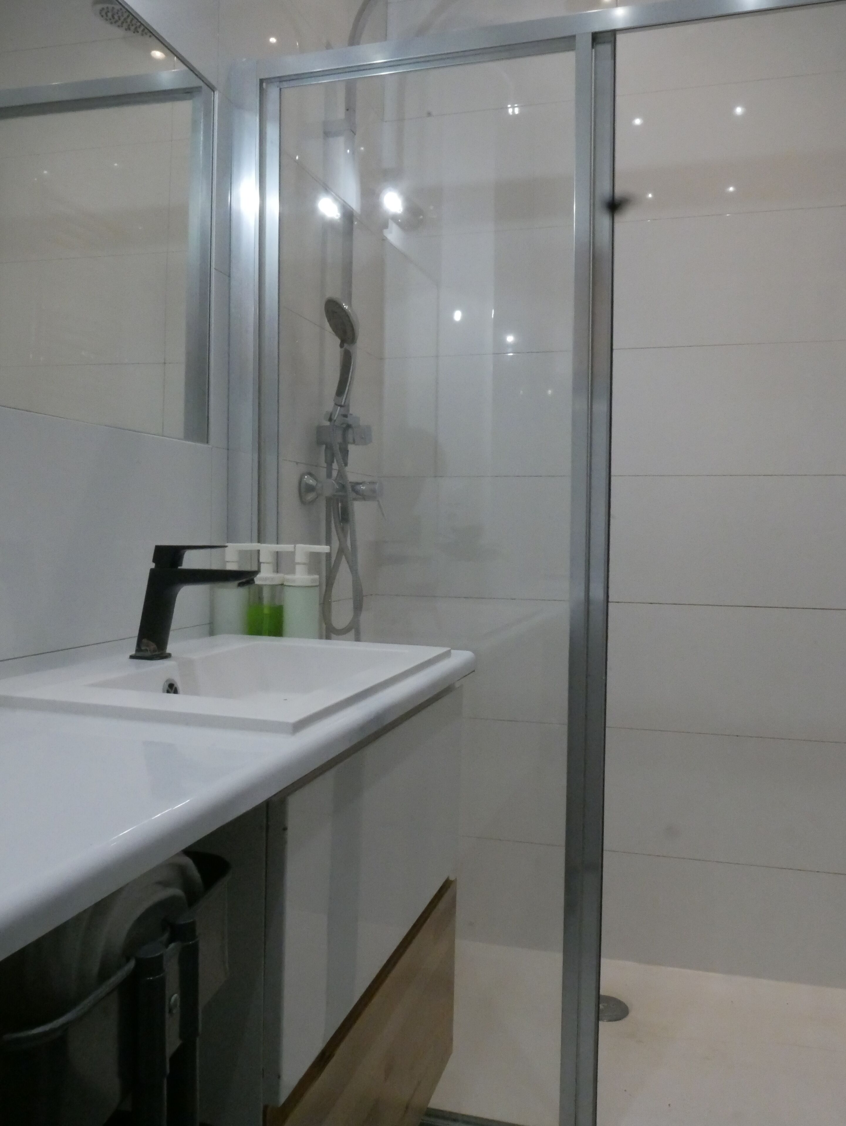 Doccia, asciugacapelli, bidet, asciugamani