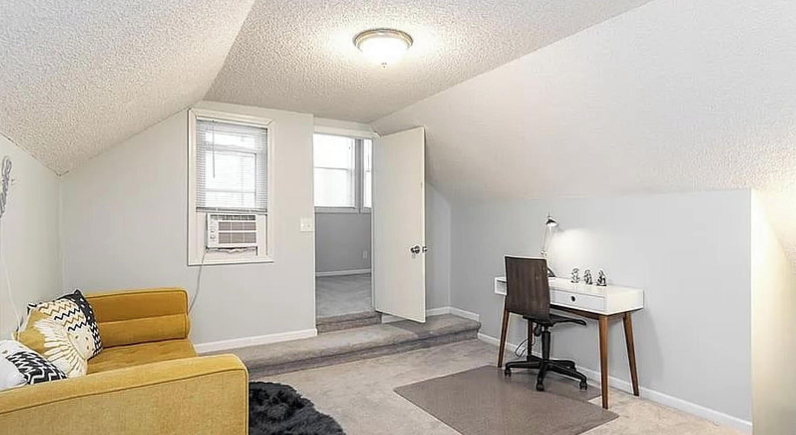 West Plaza Charmer Ii - Duplex Floor 2 - 2 Living Spaces -1 Bdrm Up - 1 Bdrm Dwn - Kansas City