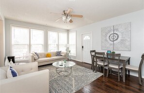 Living area - West Plaza Charmer II - Duplex Floor 2 - 2 Living Spaces -1 Bdrm Up - 1 Bdrm Dwn (Kansas City)