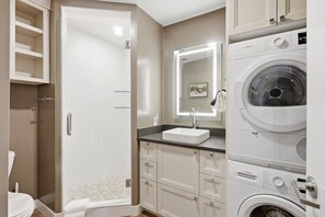 Shower, hair dryer, towels - Ski Escape at The Mason, AC , Hot Tubs, Near Deer Valley and Park City (Heber City)