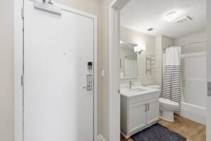 Shower, hair dryer, towels - Ski Escape at The Mason, AC , Hot Tubs, Near Deer Valley and Park City (Heber City)