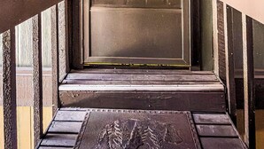 A wooden door with a glass panel, a metal doorknob, and a small plaque with the number 43. - Peaceful 1 bedroom + Loft condo in Mammoth Lakes perfect for your getaway (Mammoth Lakes)