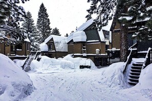 Exterior - Peaceful 1 bedroom + Loft condo in Mammoth Lakes perfect for your getaway (Mammoth Lakes)