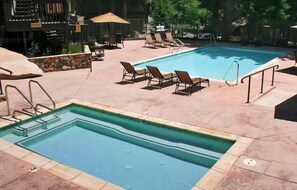 Outdoor pool - Peaceful 1 bedroom + Loft condo in Mammoth Lakes perfect for your getaway (Mammoth Lakes)
