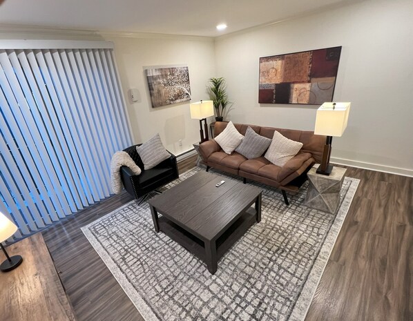 Living area - Beautiful One Bedroom Apartment In Ballard (Seattle)