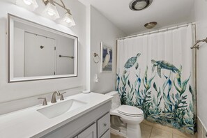 Towels - 771 Queens Grant @ Palmetto Dunes | Nautical Charm | Spacious Deck | Partial Lagoon Views | (Hilton Head Island)