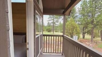 Deluxe Cabin, 1 King Bed, Non Smoking, Mountain View | Terrace/patio