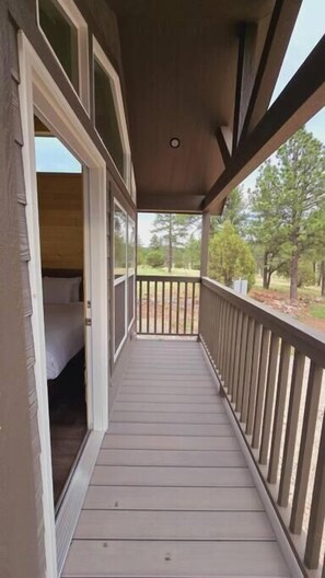 Deluxe Cabin, 1 King Bed, Non Smoking, Mountain View | Terrace/patio - Luxury Cabin with Mountain View 2B (Williams)