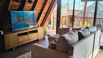 Comfort Cottage, Sea View | Living area