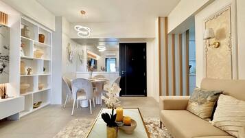 Shared Dormitory, 1 Bedroom, Accessible, Smoking | Dining room