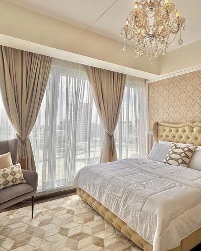 Room-modern Condo Room With City Views i