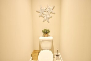 Shower, jetted bath, hair dryer - Stunning and Gorgeous with Comm Pool, Tennis, Pickleball, Bikes, Free Activities Inc Golf @ Bear Tra (Rehoboth Beach)