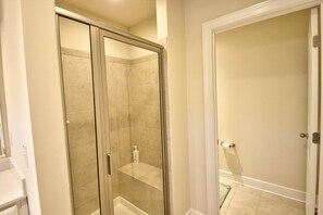 Shower, jetted bath, hair dryer - Stunning and Gorgeous with Comm Pool, Tennis, Pickleball, Bikes, Free Activities Inc Golf @ Bear Tra (Rehoboth Beach)