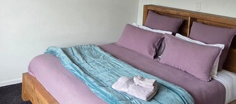  The Grand House on the Golden Mile: 7BR, 4BA, hotel beds, games room & MT views