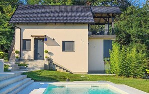 Exterior - Home with pool and jacuzzi in peaceful greenery near Sveti Ivan Zelina. (Radoišće)