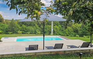 A heated pool - Home with pool and jacuzzi in peaceful greenery near Sveti Ivan Zelina. (Radoišće)