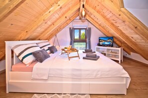 Internet - Modern wooden home with pool and spacious yard near the Kupa River. (Pisarovina)