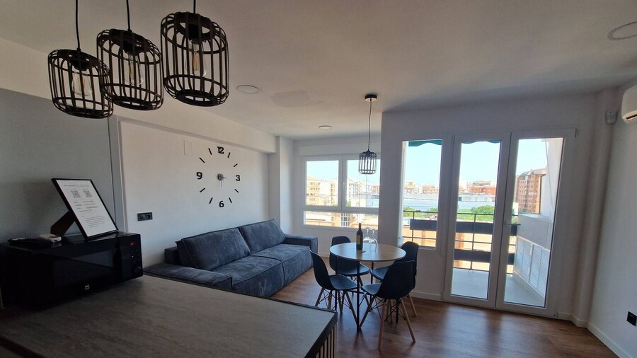 Spacious 3 Bedroom Apartment With Balcony and AC in Castellón