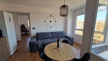 Apartamento, 3 habitaciones, fumadores, balcón | Comedor