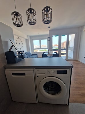 Laundry - Spacious 3 Bedroom Apartment With Balcony and AC in Castellón (Castelló de la Plana)