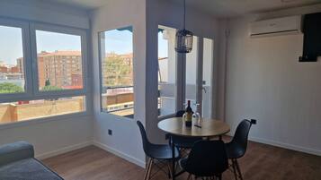 Appartement, 3 slaapkamers, roken, balkon | Dineren