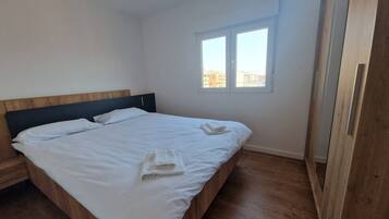 Apartamento, 3 habitaciones, fumadores, balcón | 4 dormitorios