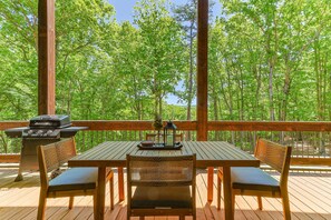 Outdoor dining - Rugged Trail Oasis: Modern 3BR Cabin w/ 3 Fireplaces & Mountain Views (Morganton)