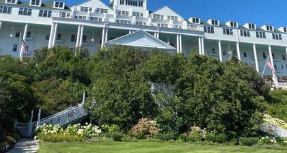 Cheboygan Michigan Escape – River Views & Adventure Nearby.