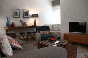 TV - Storytellers - Checkinhome- T0 (São Pedro)