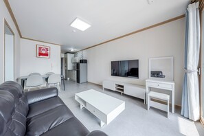 Basic-Zimmer, 1 Schlafzimmer (Room 45 (Ocean View Terrace)) | 1 Schlafzimmer, kostenloses WLAN