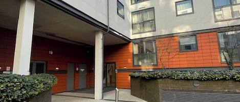 المنشأة من الخارج