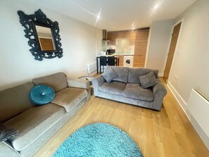 Living area - Central 1BR Flat for up to 3 - Lift Access (Epsom)