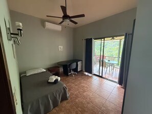 2 bedrooms, iron/ironing board, bed sheets - Toucan Valley Resort Villa 8 (Ciudad Cortés)