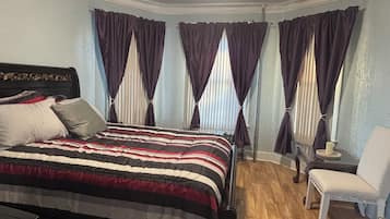 3 bedrooms, desk, iron/ironing board, travel crib
