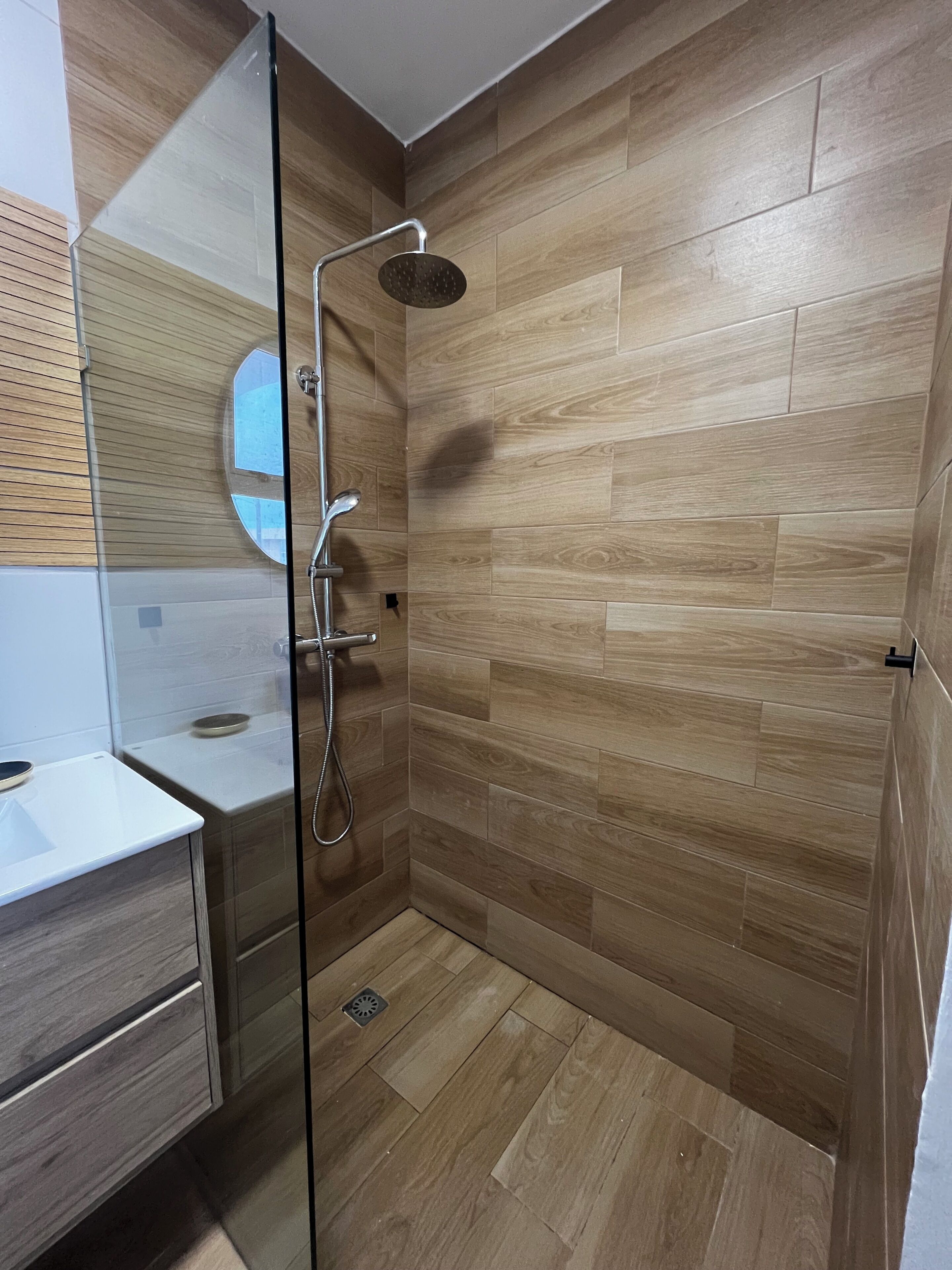 Dusche, Handtücher, Seife, Toilettenpapier