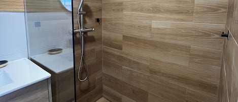 Dusche, Handtücher, Seife, Toilettenpapier